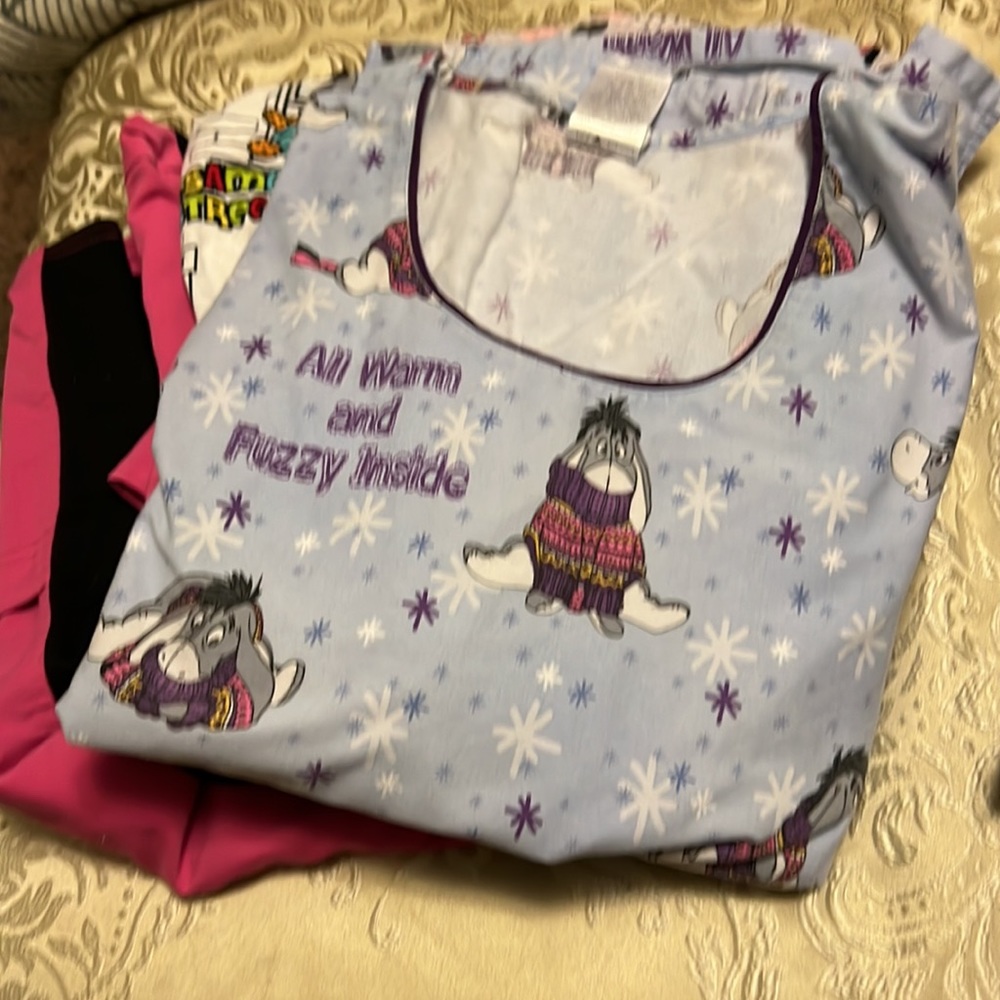 Scrub top - Picture 16 of 16